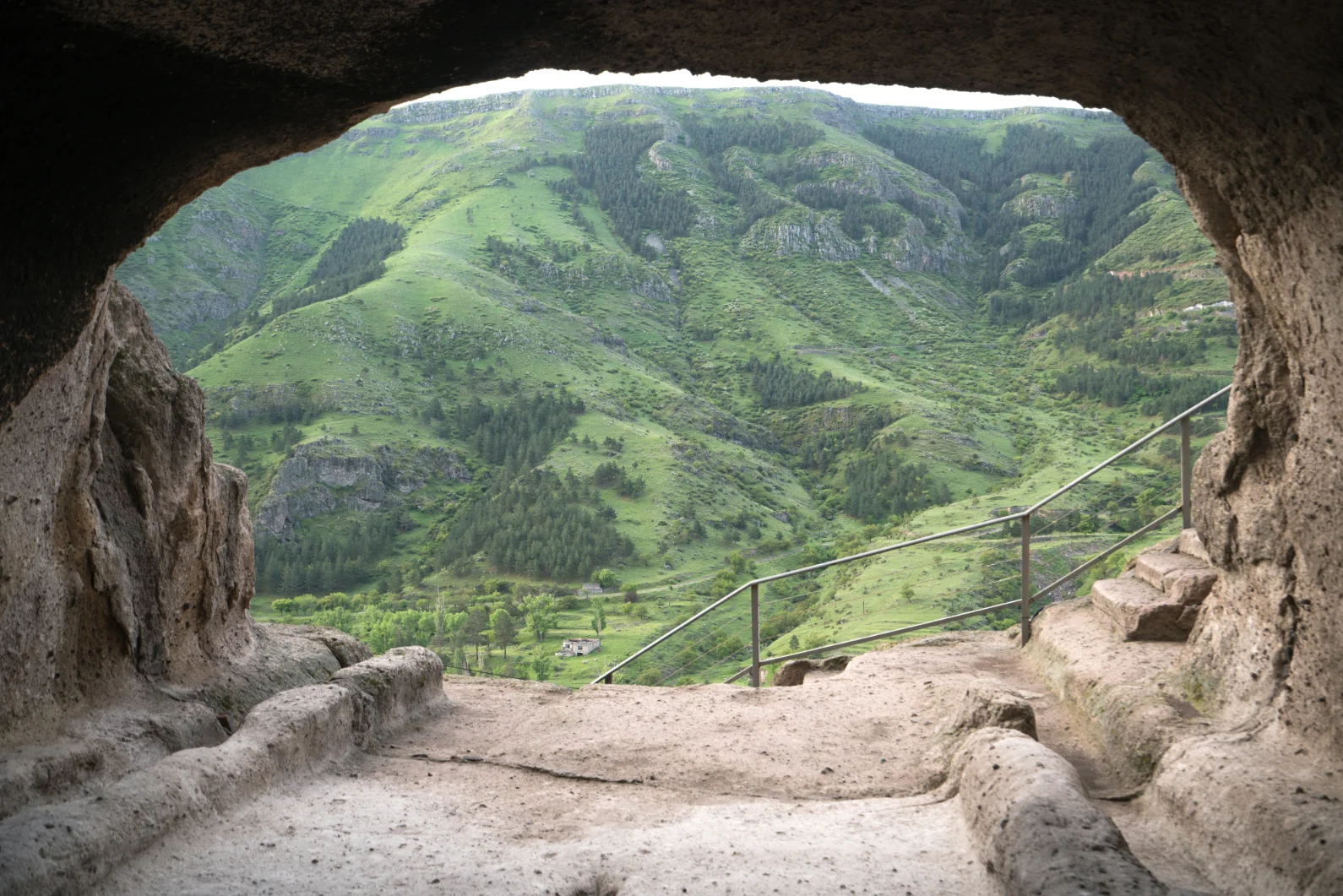 Uitzicht vanuit een grot in Vardzia